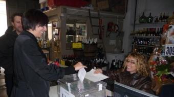 Un dels vots a Castellar del Vallès, durant la primera onada de consultes Foto:M.C.B