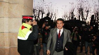 Joan Laporta, ahir al vespre entrant per primer cop al Parlament com a diputat electe Foto:ANDREU PUIG