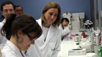 La candidata del PSC en una visita als laboratoris científics de Cornella Foto:ACN/ RAFA GARRIDO
