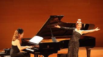 Patricia Petibon va actuar ahir a la nit a la sala de cambra de l'Auditori de Girona Foto:JOAN SABATER