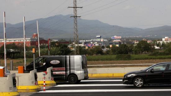 La futura botiga d'Ikea es vol construir en aquests terrenys, entre la sortida de l'autopista a Salt i l'entorn comercial de l'Espai Gironès Foto:J. SABATER