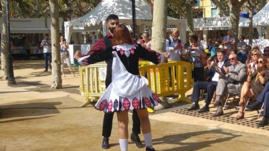 Una actuació de dansa celta durant la inauguració de la Fira de Calella i l'Alt Maresme dijous passat Foto:T.M