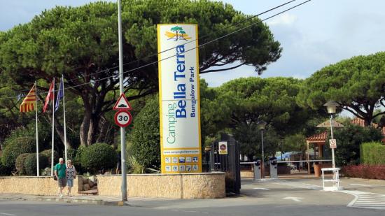 Una imatge de l'entrada al càmping Bellaterra de Blanes, la setmana pasada. Foto:QUIM PUIG