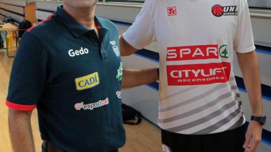 Joan Carles Pie (esquerra) i Èric Surís, entrenadors del Cadí la Seu i l'Spar Citylift Girona Foto:RICARD ROVIRA / FCBQ