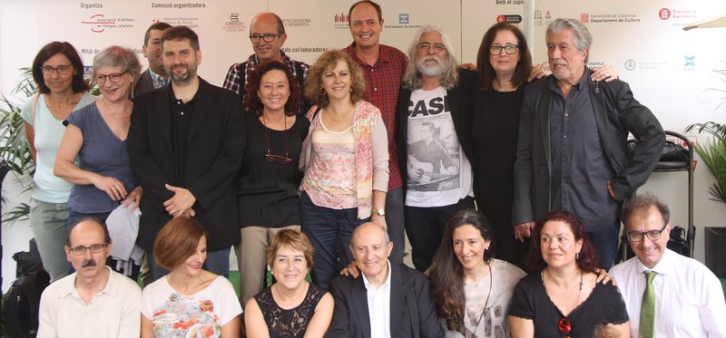 Imatge d'alguns dels escriptors que van presentar ahir l'Associació.
